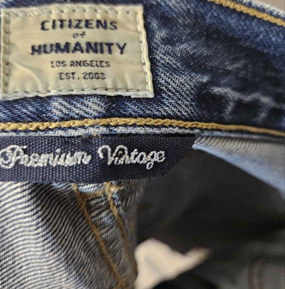 Citizens Of Humanity Blue Jean Shorts Distressed Mid-Length - Picture 7 of 9